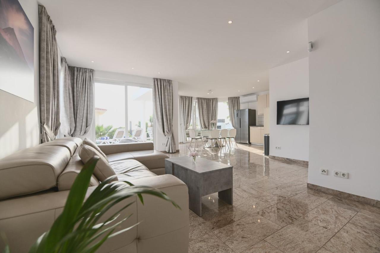 Family Room with Sea View