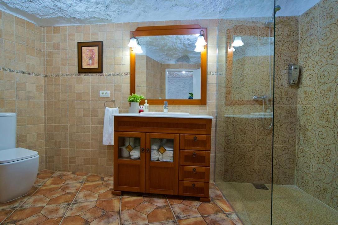 Three-Bedroom House,1255657768:JPEG