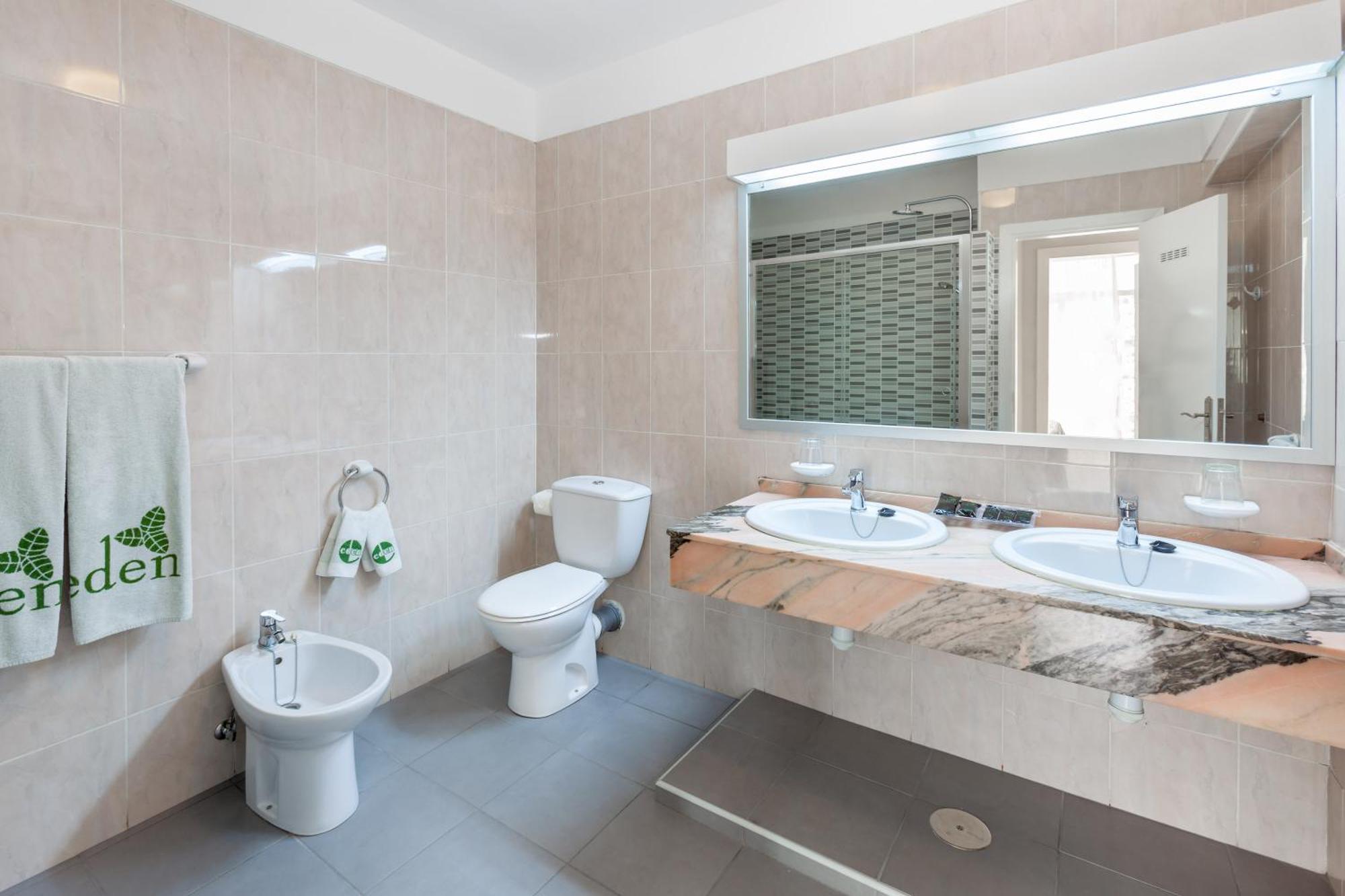 One-Bedroom Apartment (2 Adults),1537943566:JPEG