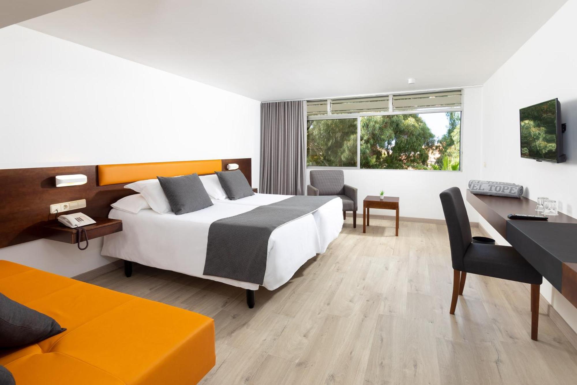 Standard Family Room,1306888207:JPEG