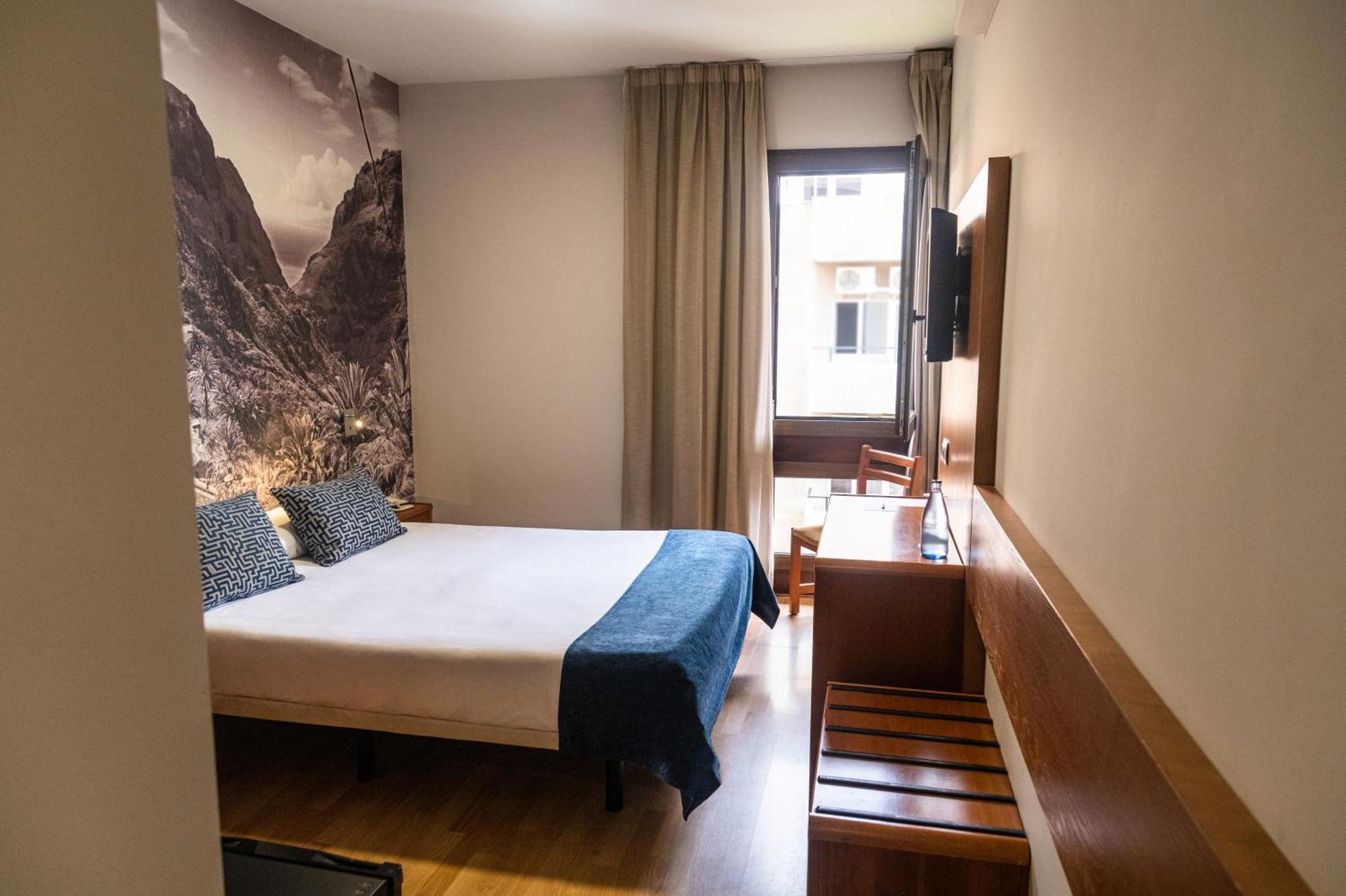 Exterior Double or Twin Room City View