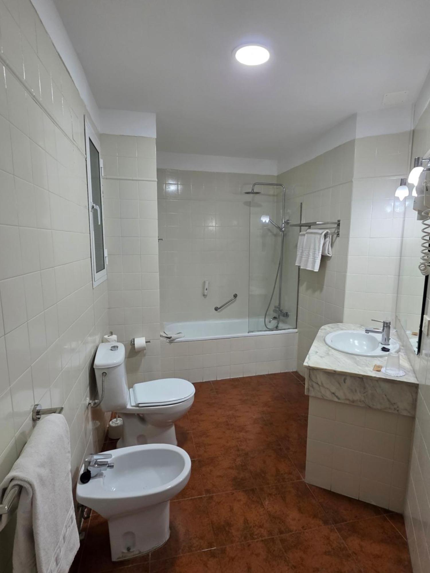 Double or Twin Room (2 Adults + 1 Child),1666643586:JPEG