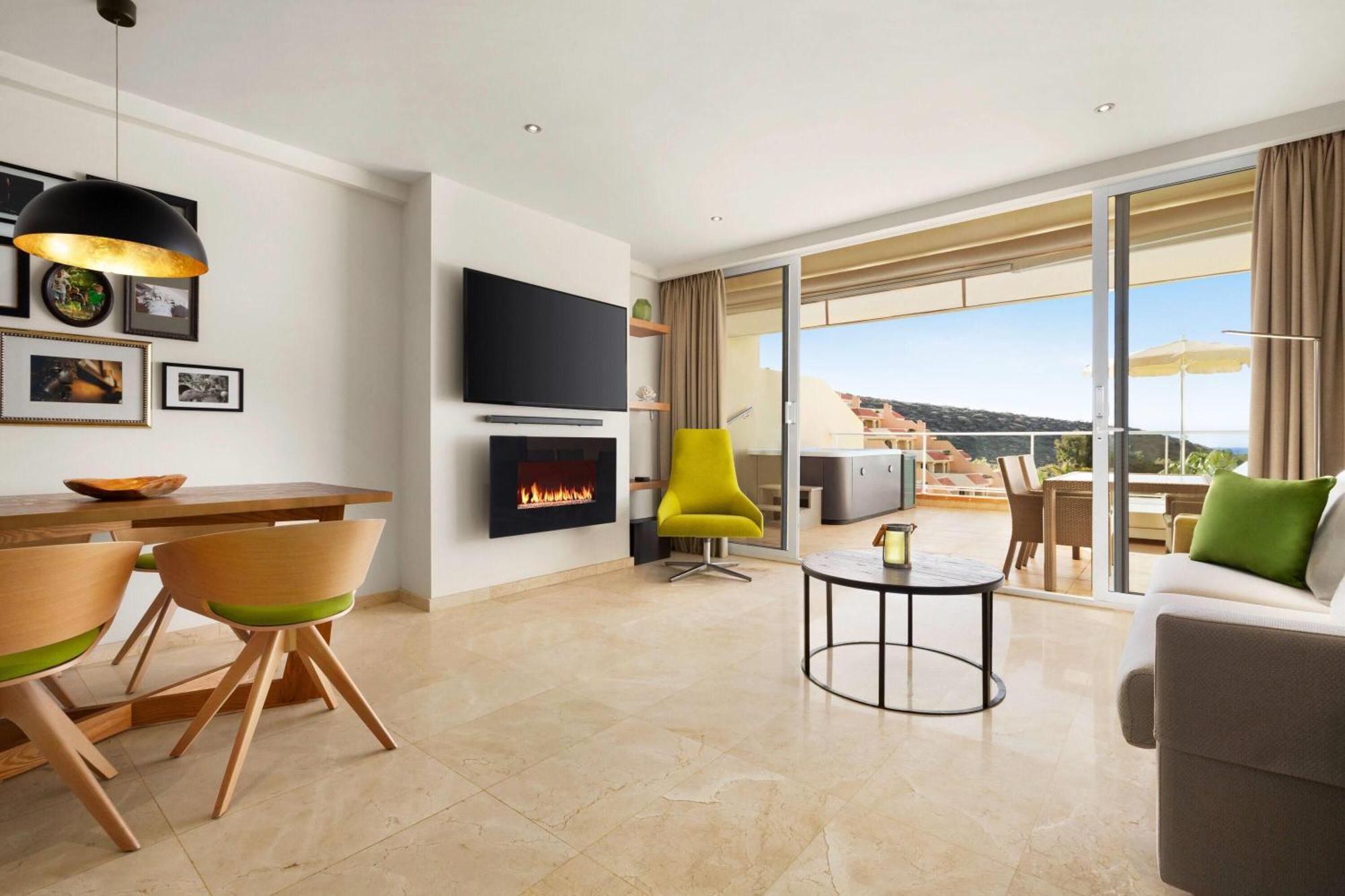 Luxury One-Bedroom Apartment Hot Tub Ocean View,1698741026:JPEG