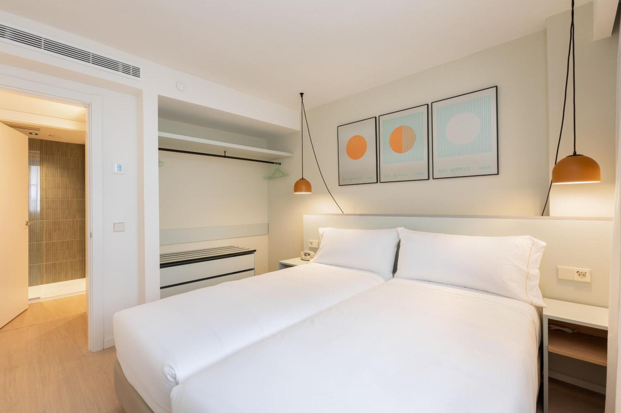 Sol Room with Lounge