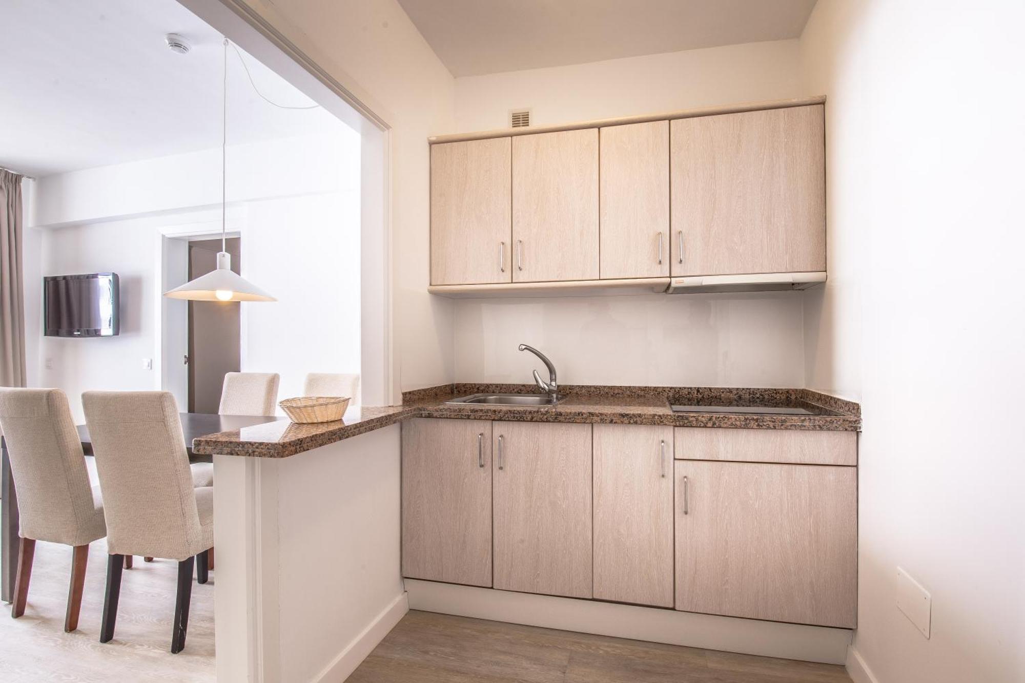 Apartment mit Meerblick (1 Erwachsener + 2 Kinder)