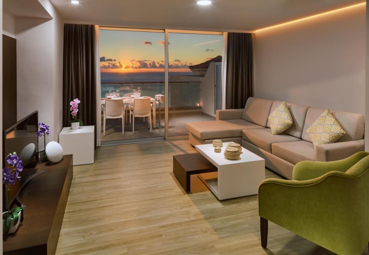 Luxury Two-Bedroom Apartment Sea View